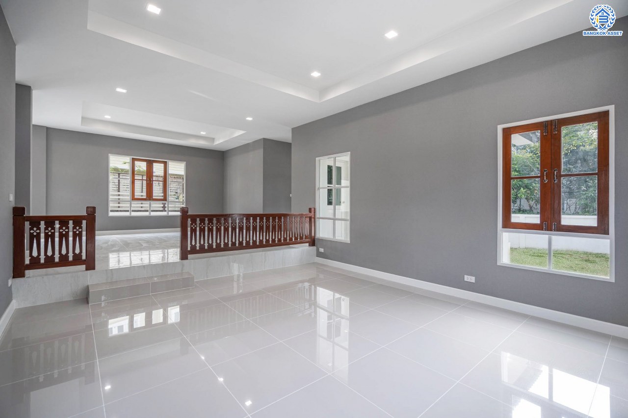 บ้านมือสองตกแต่งใหม่ โครงการ ลัดดารมย์ เพชรเกษม69 ตกแต่งหรูหราดีไซน์สุด Classic วิวสวนสาธารณะ ใกล้ส่วนกลาง บนเนื้อที่ 173.5 ตร.ว. ฟังก์ชันจัดเต็ม 4 ห้องนอน 4 ห้องน้ำ 1 ห้องอเนกประสงค์ 1 ห้องแม่บ้าน จอดรถได้ถึง 2 คัน บนทำเลศักยภาพ เชื่อมต่อหลายเส้นทาง ใกล้เดอะมอลล์บางแค จุดขึ้นทางด่วน "กาญจนาภิเษก" และรถไฟฟ้าสายสีน้ำเงิน "สถานีหลักสอง"